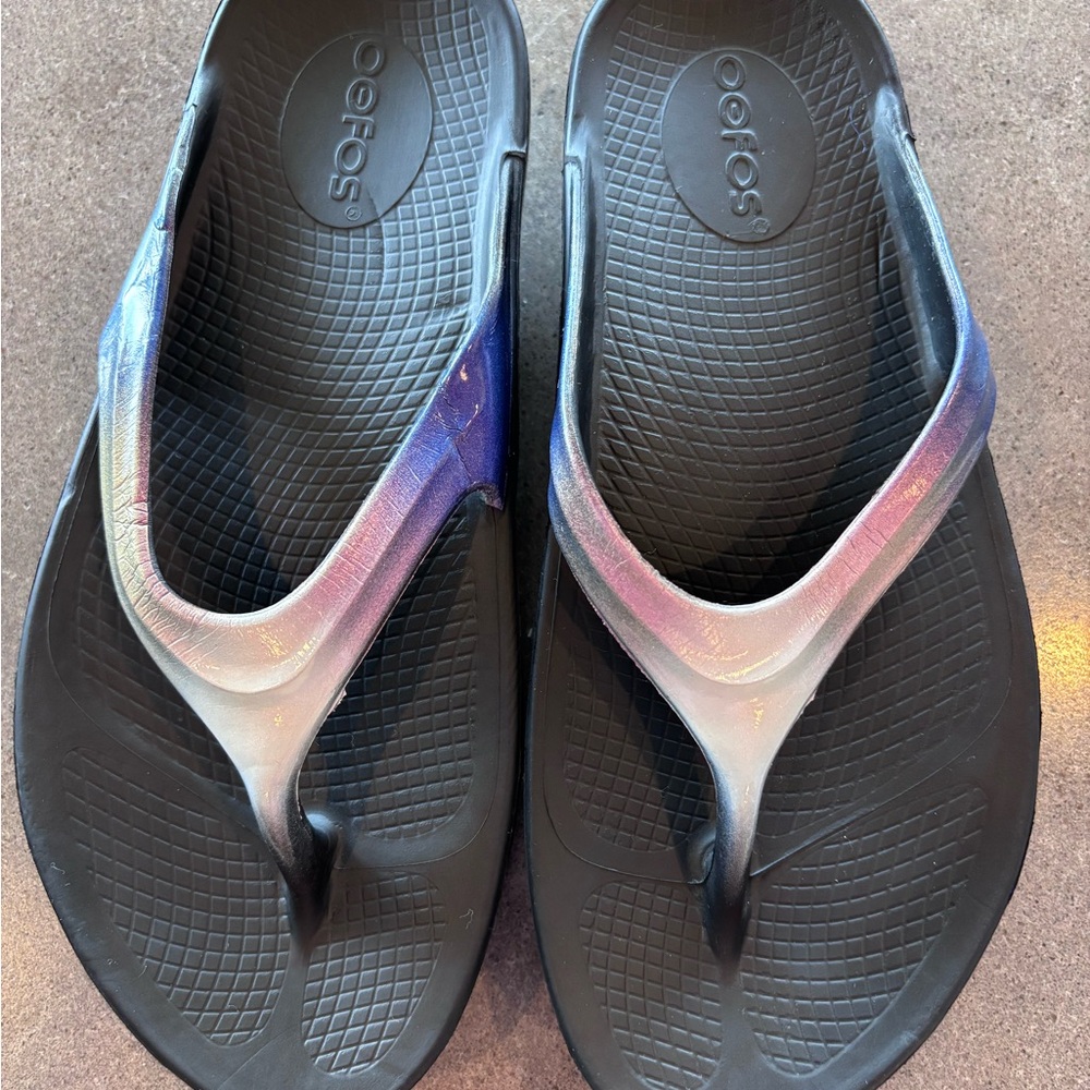 Oofos Gradient Comfort Sandals